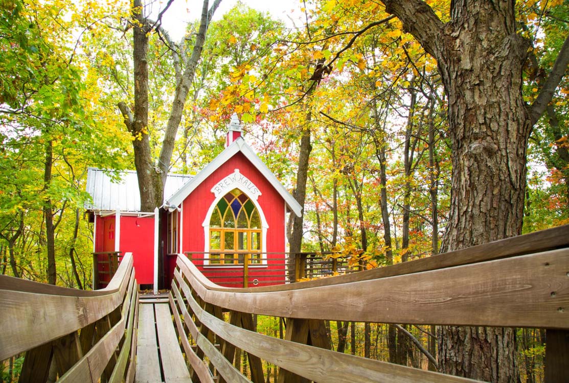 Little Red treehouse in Ohio